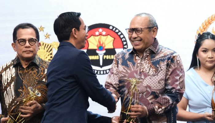 Berhasil Menciptakan Ekosistem Komunikasi, Kementerian ATR/BPN Terima Penghargaan Pelayanan dan Komunikasi Publik dari iNews TV