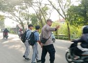 Personel Polsek Langsa Timur Gelar Strong Point di Jam Sekolah Demi Kamseltibcarlantas