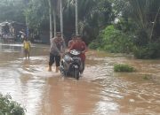 Kapolsek Langsa Timur Tinjau Lokasi Banjir dan Salurkan Bantuan Sembako