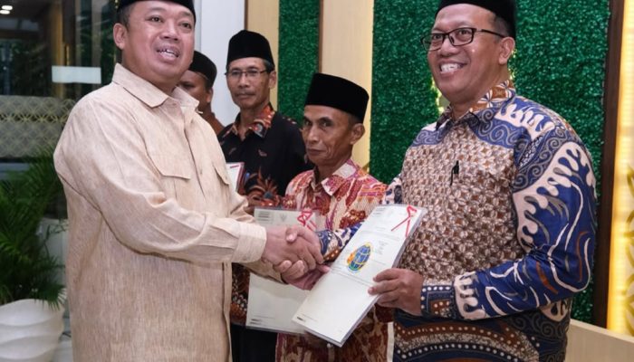 Serahkan Sertipikat Wakaf di Kanwil BPN Yogyakarta, Menteri Nusron Gandeng Ormas untuk Percepat Sertifikasi