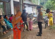 Bhabinkamtibmas Polsek Rantau Selamat Sambangi Warga, Sampaikan Pesan Kamtibmas
