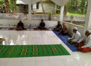 Bhabinkamtibmas Polsek Sungai Raya Shalat Jumat Bersama Warga dan Sampaikan Pesan Kamtibmas