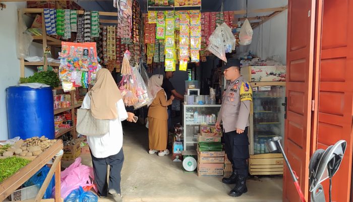 Bhabinkamtibmas Rantau Selamat Sambangi Warga Desa Sarah Kayee