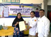 Warga Gampong Simpang Lhee Terima Sertipikat Elektronik PTSL 2024, Kepastian Hukum Kian Nyata