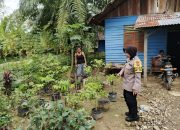 Bhabinkamtibmas Polsek Langsa Ajak Warga Manfaatkan Pekarangan Bergizi untuk Ketahanan Pangan