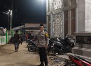 Personel Polsek Manyak Payed Amankan Salat Tarawih, Warga Merasa Nyaman