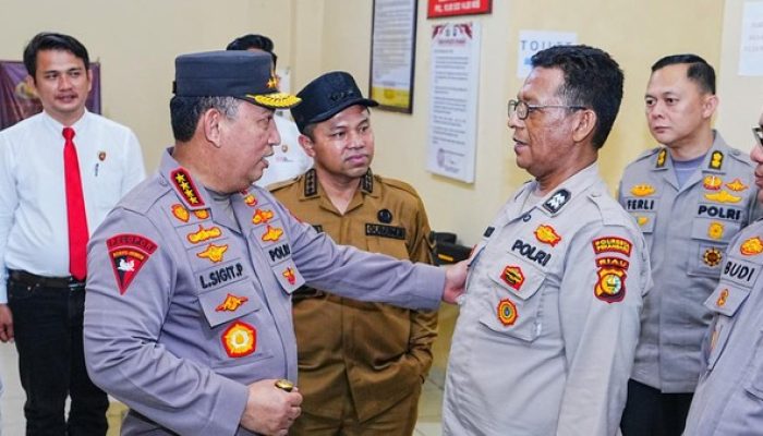 Apresiasi Personel Pemilik Pesantren Gratis, Kapolri ‘Perwirakan’ Aiptu Jimmi