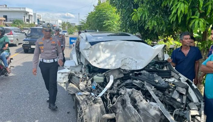 Honda CRV Anggota DPRK Aceh Utara Tabrak Truk Fuso di Lhoksukon
