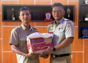 Wujud Solidaritas Internal, Kepala Kantor Pertanahan Kota Langsa Serahkan Bantuan ATR/BPN Peduli kepada Pegawai Terdampak Bencana