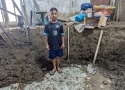 Tajul Anak Korban Banjir di Pijay Masuk Sekolah Tanpa Seragam