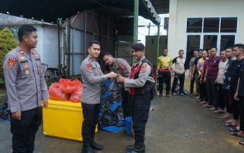 Mahasiswa STIK Bagikan Daging Meugang kepada Personel Polres Langsa Sambut Ramadhan