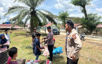 Mahasiswa STIK Angkatan 83 Salurkan Hewan Meugang bagi Warga Pondok Kemuning Sambut Ramadhan