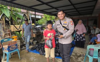Mahasiswa STIK Gelar Penyembelihan dan Pembagian Daging Meugang di Gampong Jawa