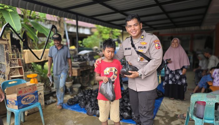 Mahasiswa STIK Gelar Penyembelihan dan Pembagian Daging Meugang di Gampong Jawa