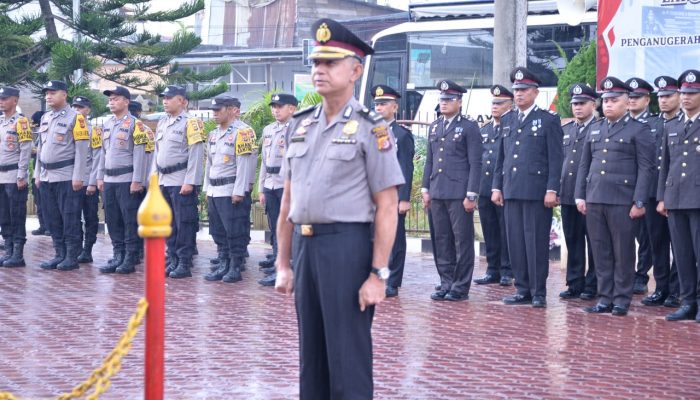 Wakapolres Langsa Pimpin Upacara Kenaikan Pangkat Pengabdian dan Penganugerahan Satyalencana