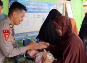 Mahasiswa STIK Laksanakan Penyembelihan dan Pembagian Daging Meugang untuk Warga Gampong Sidorejo