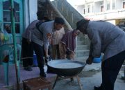 Mahasiswa STIK Angkatan 83 Masak Bubur Kanji dan Buka Puasa Bersama Warga Geudubang Aceh