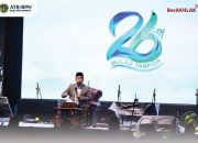 Pemerintah Perkuat Kepastian Hukum Aset Pesantren, Menteri ATR/BPN Serahkan Sertipikat Wakaf di Sukabumi