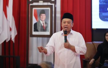 Rocky Gerung Ungkap Tiga Cara Memandang Tanah: Warisan, Fungsi Sosial hingga Komoditas