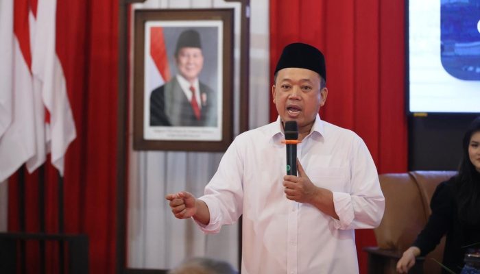 Rocky Gerung Ungkap Tiga Cara Memandang Tanah: Warisan, Fungsi Sosial hingga Komoditas